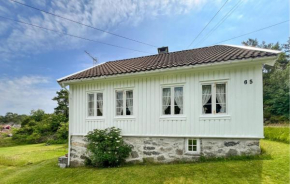 2 Bedroom Beautiful Home In Høvåg
